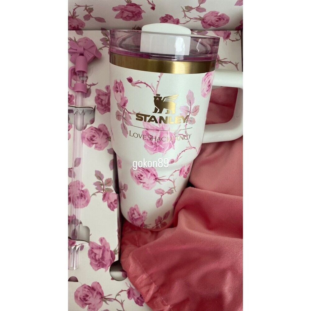 Stanley x LoveShackFancy 20oz Quencher
Tumbler in Ribbon Rosa NIB